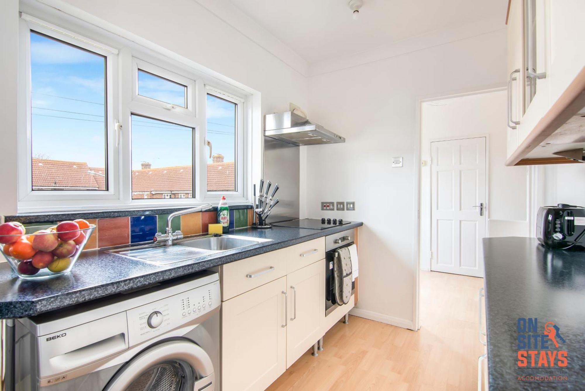 Onsitestays - Cosy 2-Bedroom Apartment With Private Entrance & Long Stay Prices Gravesend Exteriör bild