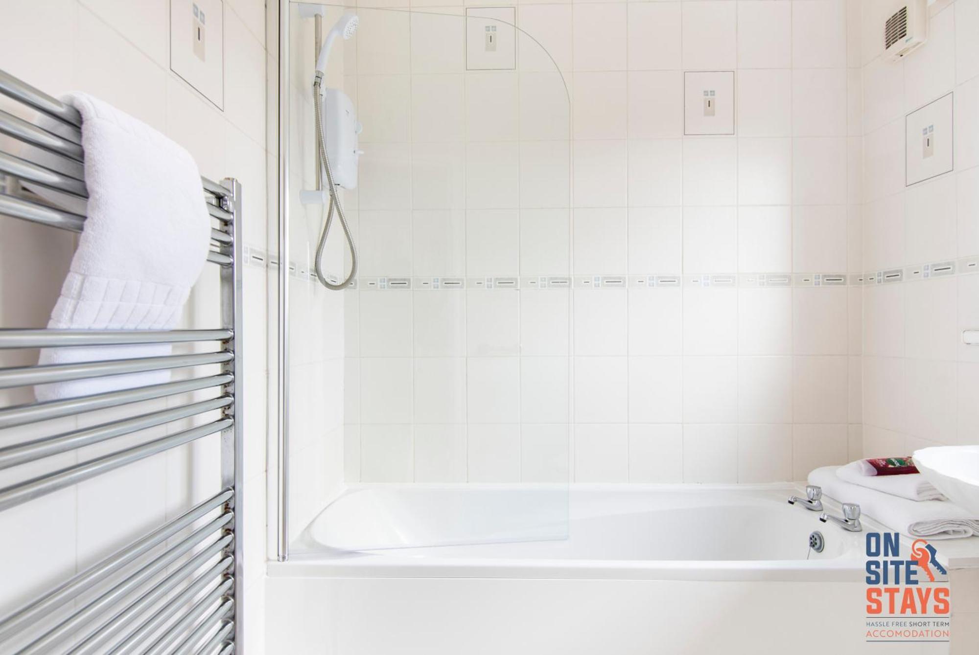 Onsitestays - Cosy 2-Bedroom Apartment With Private Entrance & Long Stay Prices Gravesend Exteriör bild